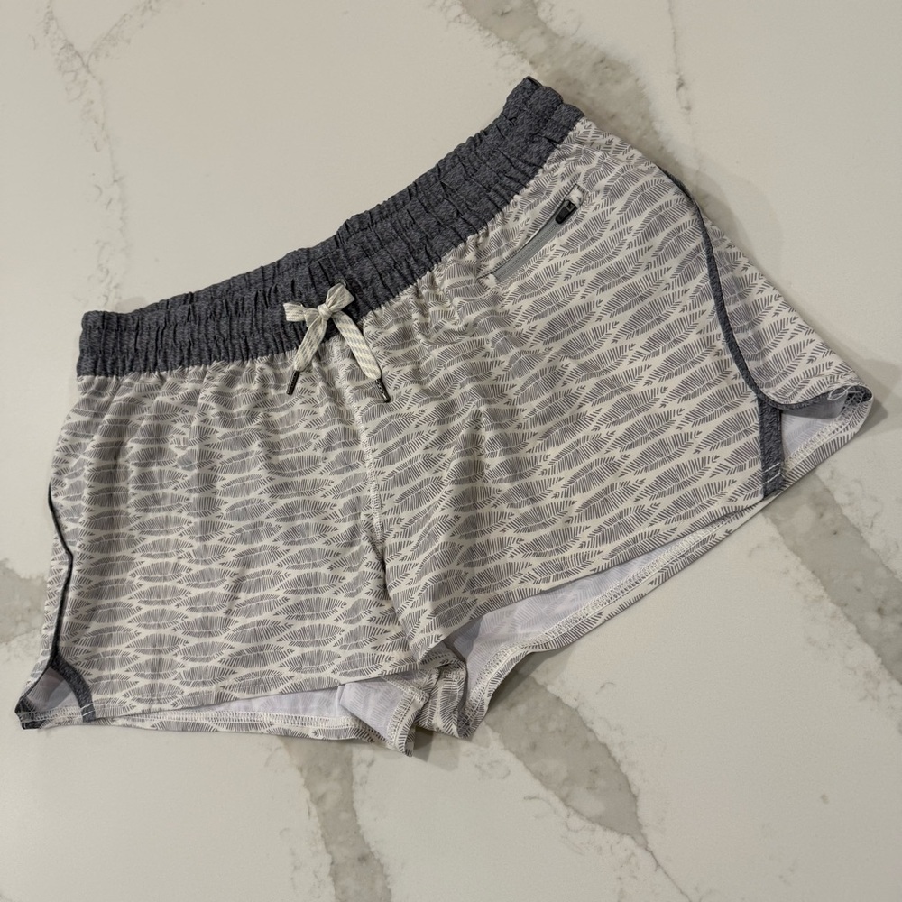 Vuori Clementine Shorts 2.0 Women’s Large Lined 2.5” Inseam Gray/White Running - Picture 3 of 7